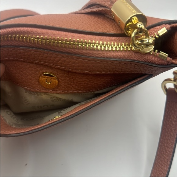 MICHAEL KORS Bedford Leather Crossbody Bag - Picture 10 of 15